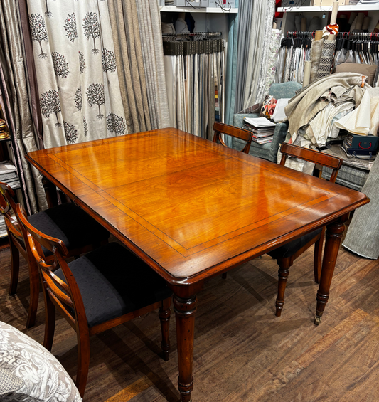 Prachtige houten tafel